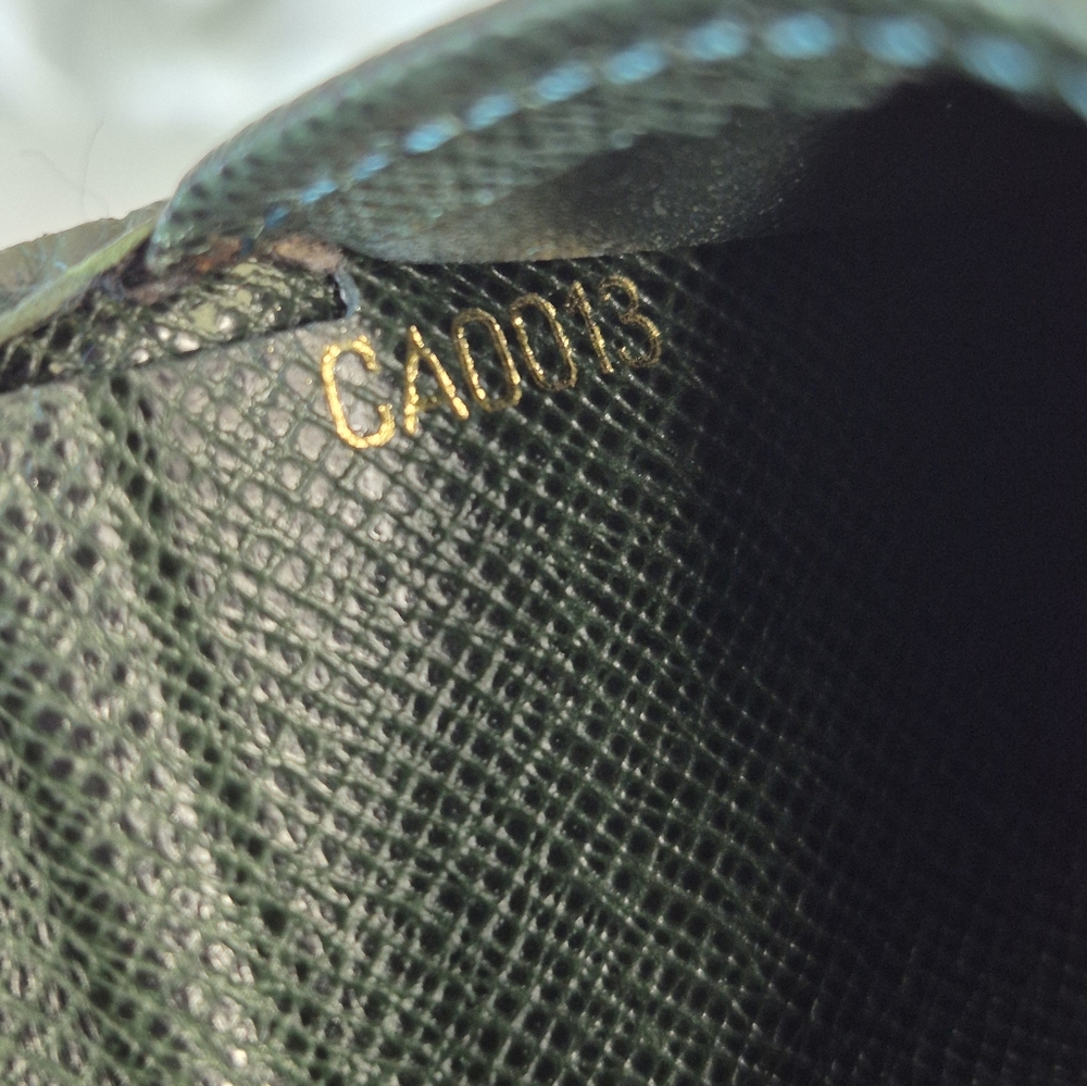 AUTHENTIC Louis Vuitton Taiga Wallet - Picture 3 of 13